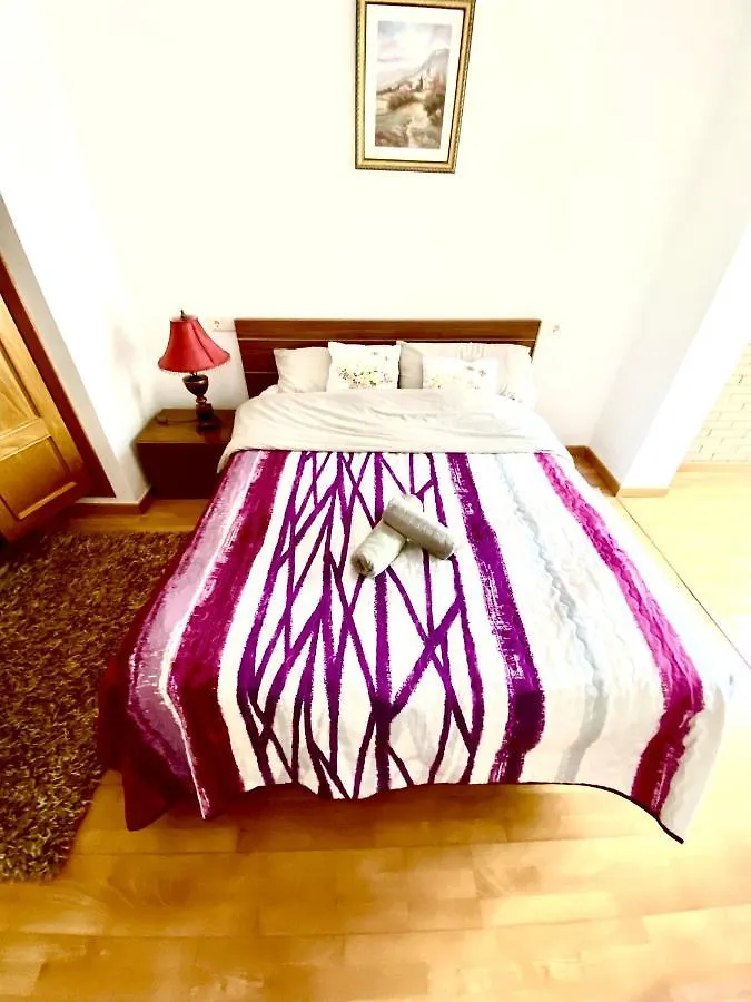 Roni Rooms سالو إسبانيا