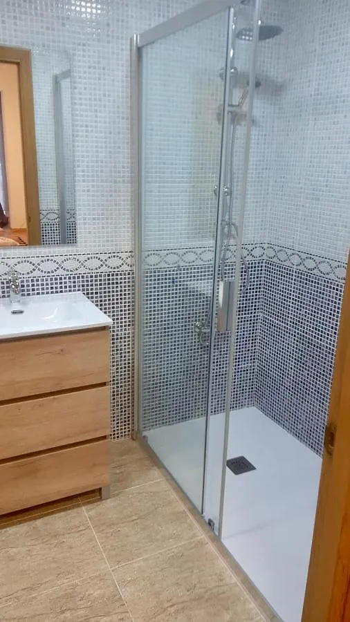 Roni Rooms سالو إسبانيا